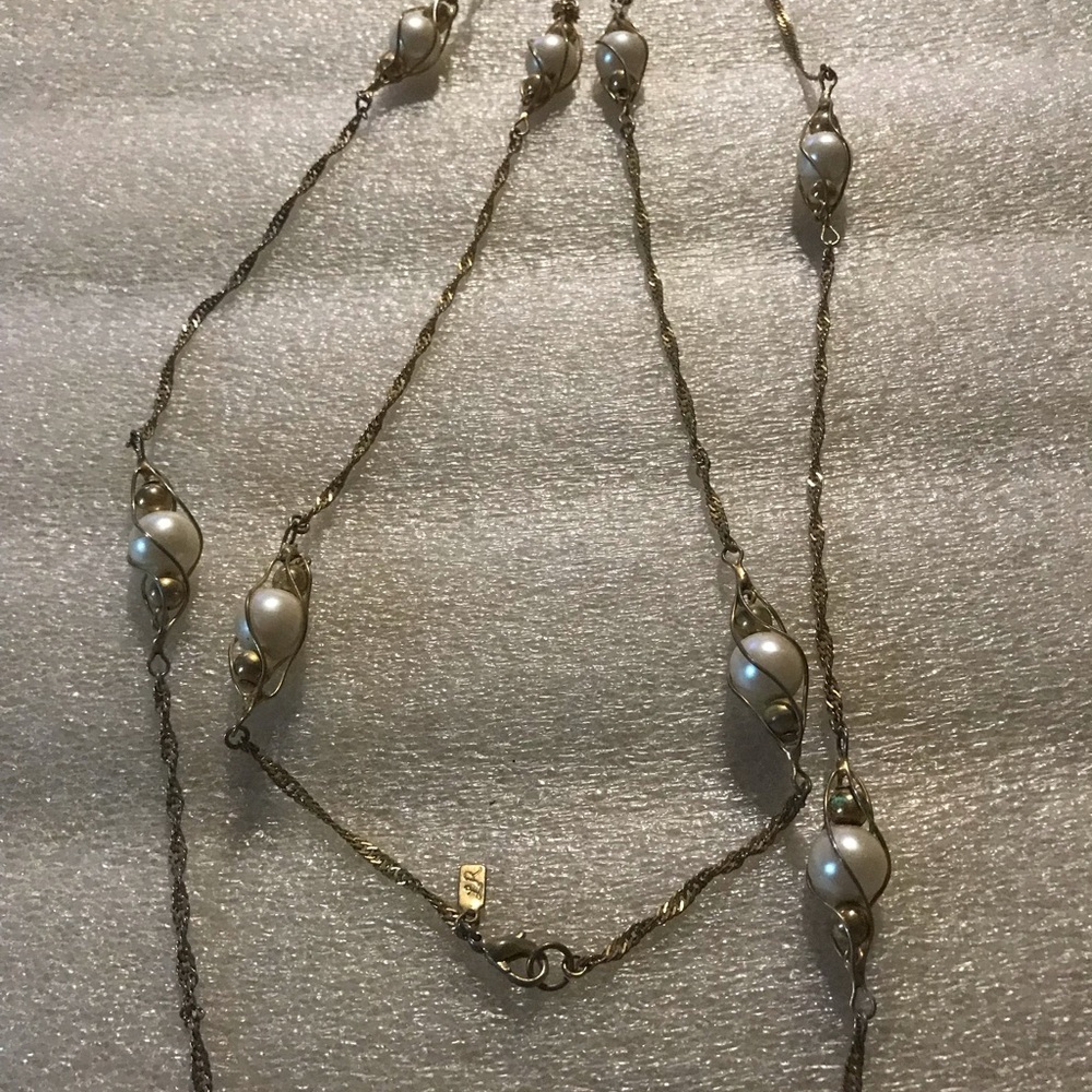 Elegant LR  Gold and Pearl Necklace